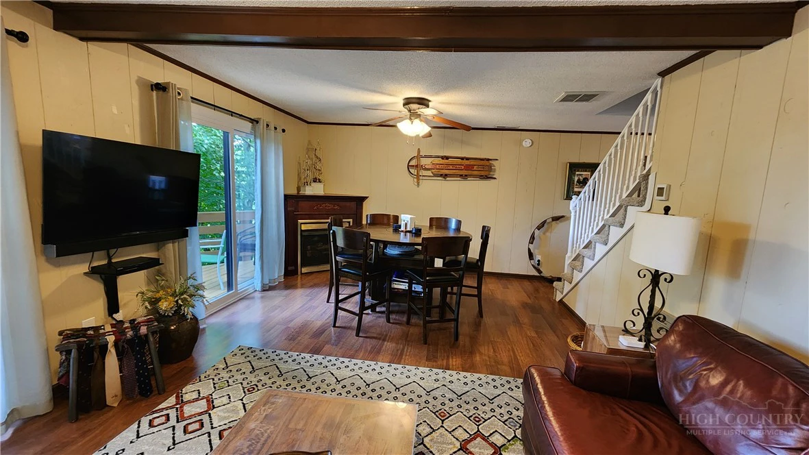 Image number 3 for the current listing