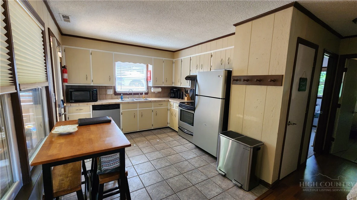 Image number 6 for the current listing