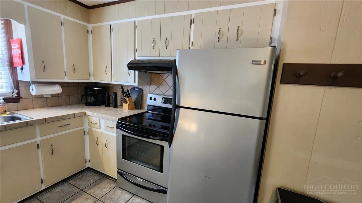 Image number 7 for the current listing