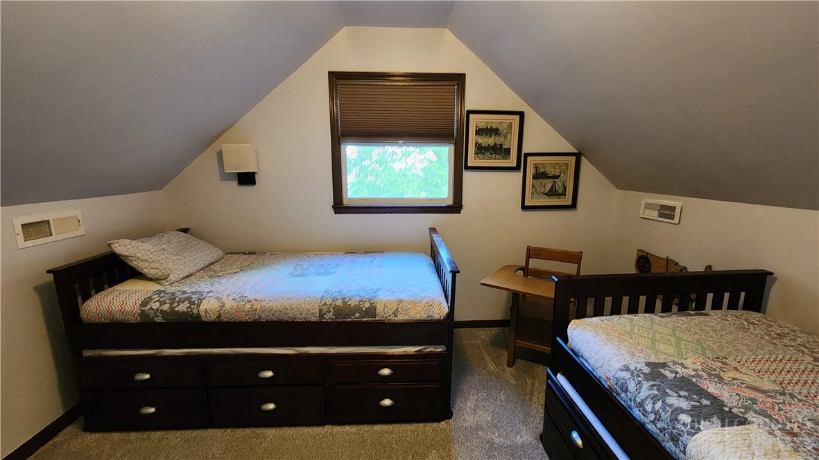 Image number 14 for the current listing