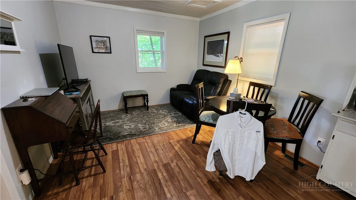 Image number 20 for the current listing