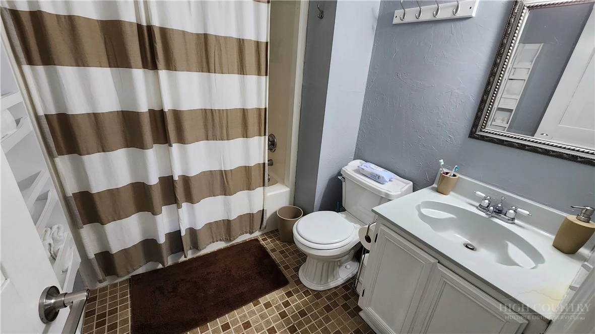 Image number 21 for the current listing