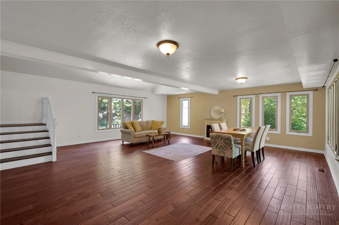 Image number 5 for the current listing