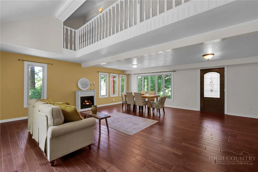Image number 6 for the current listing