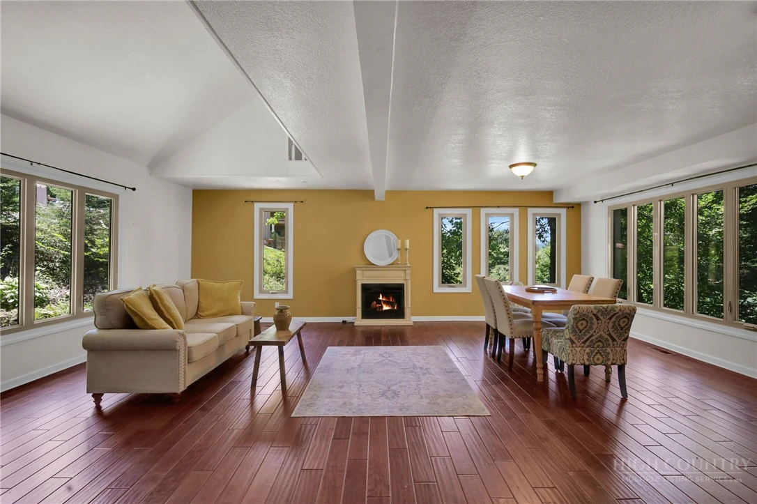 Image number 7 for the current listing