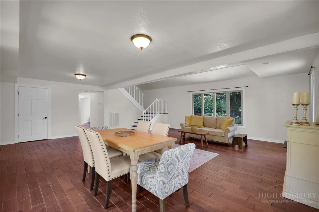 Image number 9 for the current listing