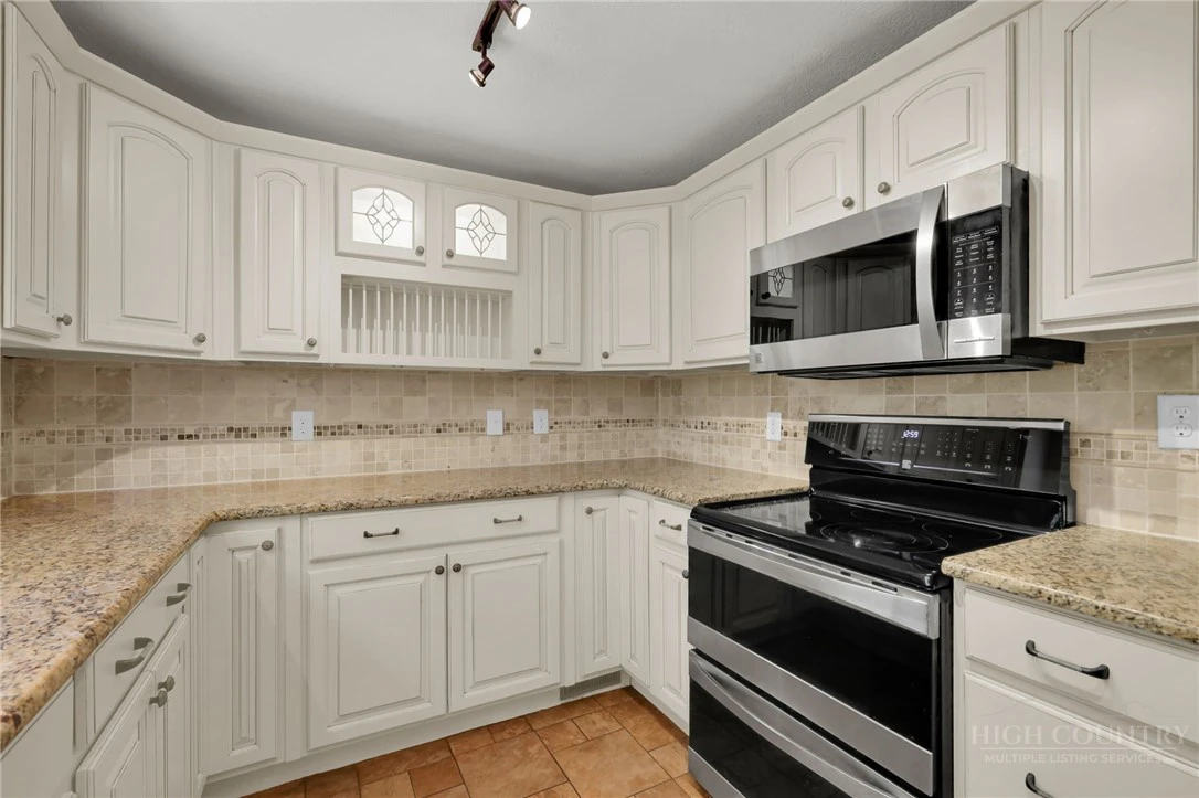 Image number 11 for the current listing