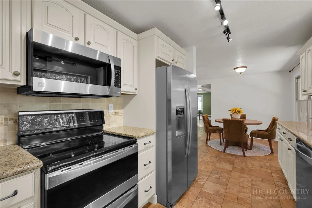 Image number 12 for the current listing