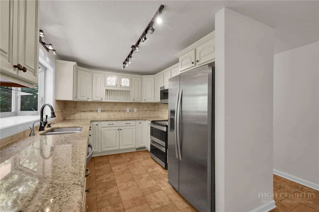 Image number 13 for the current listing