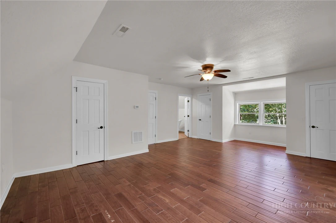Image number 21 for the current listing