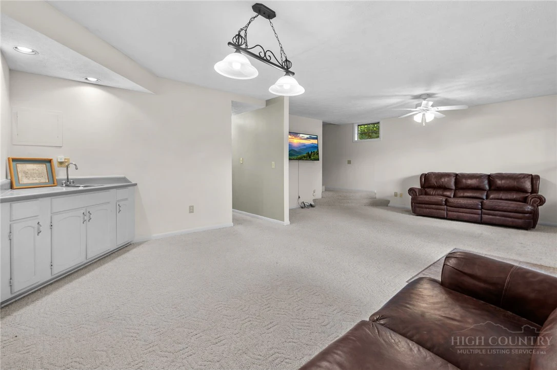 Image number 10 for the current listing