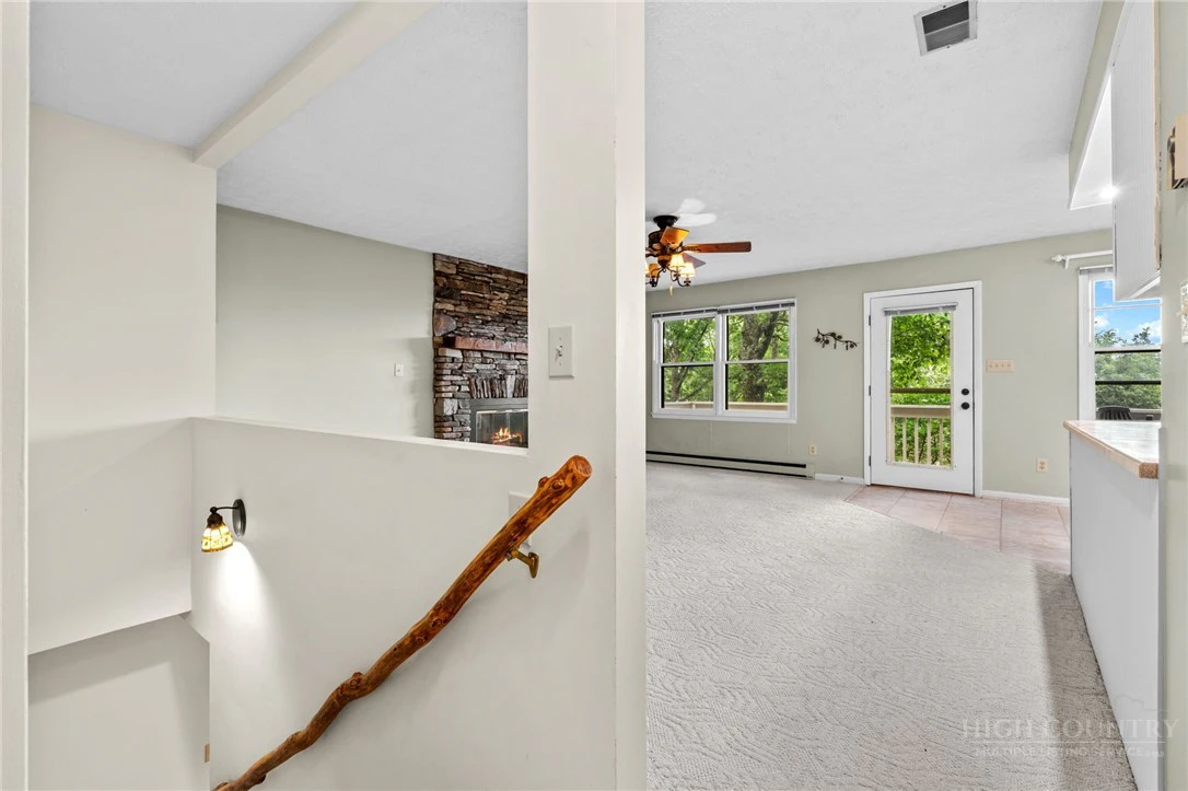Image number 18 for the current listing