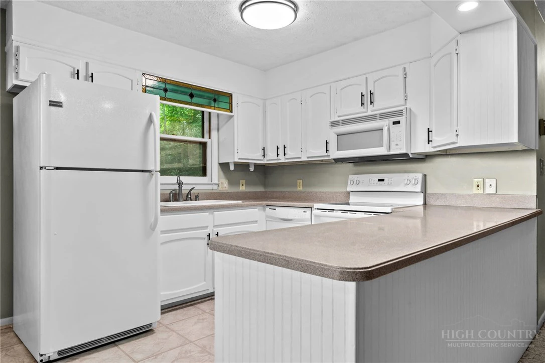 Image number 20 for the current listing