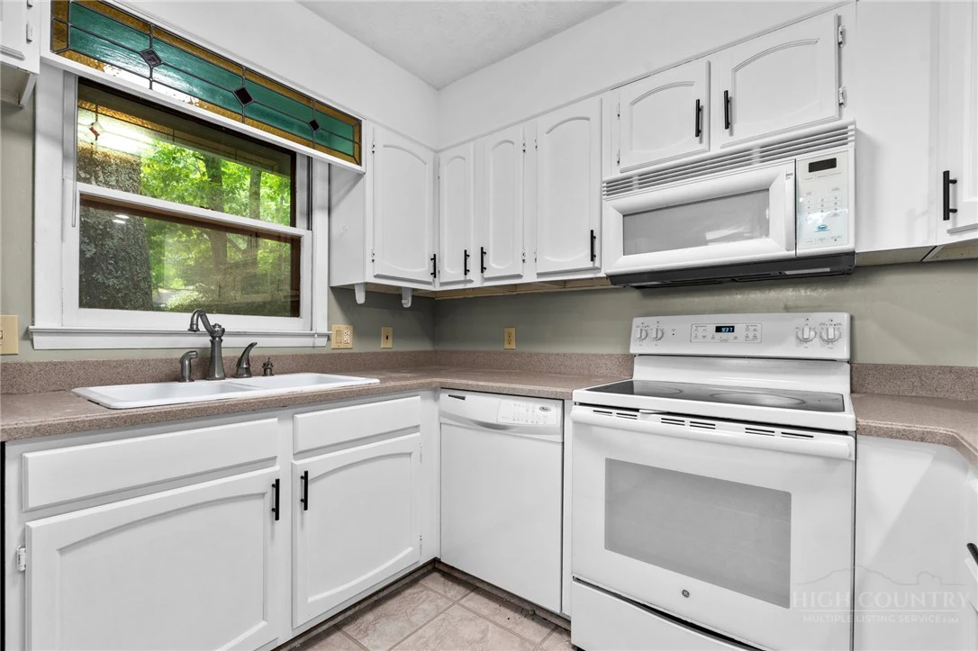 Image number 21 for the current listing