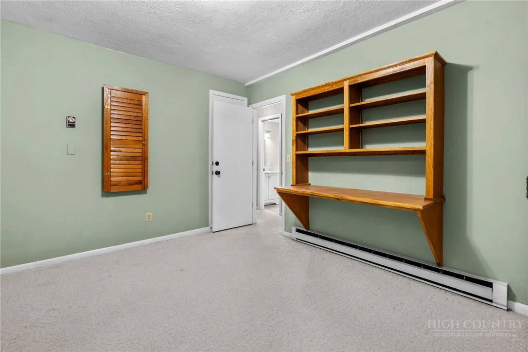 Image number 15 for the current listing