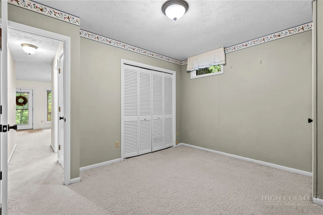 Image number 17 for the current listing