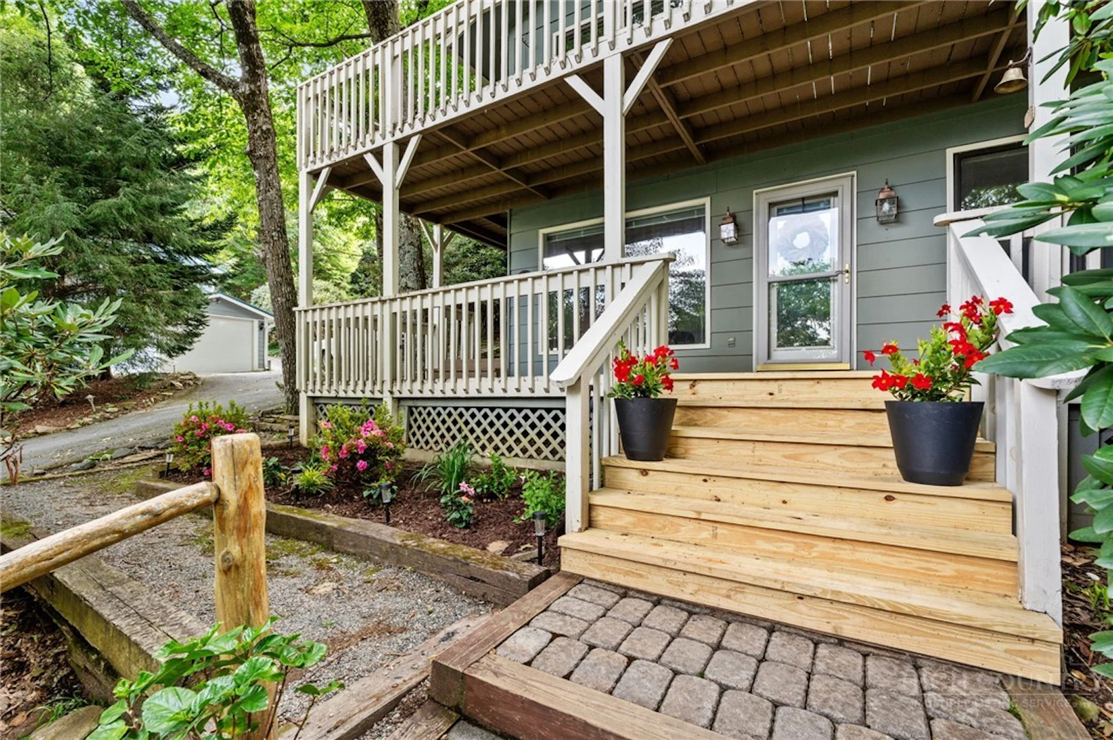 Image number 2 for the current listing