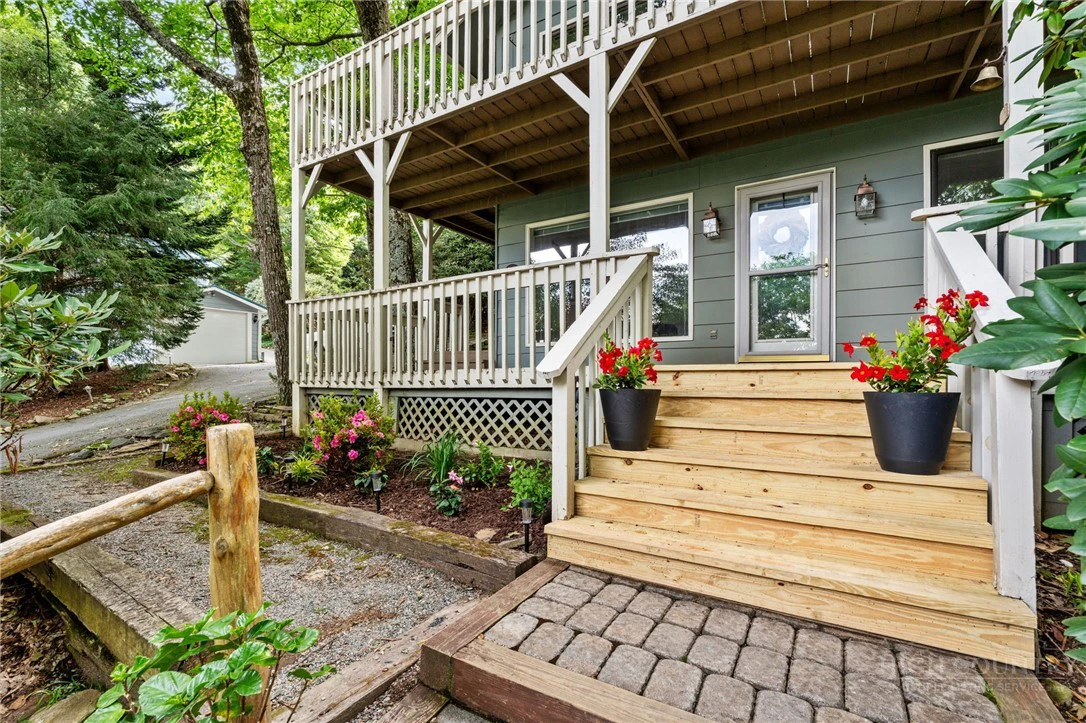 Image number 2 for the current listing