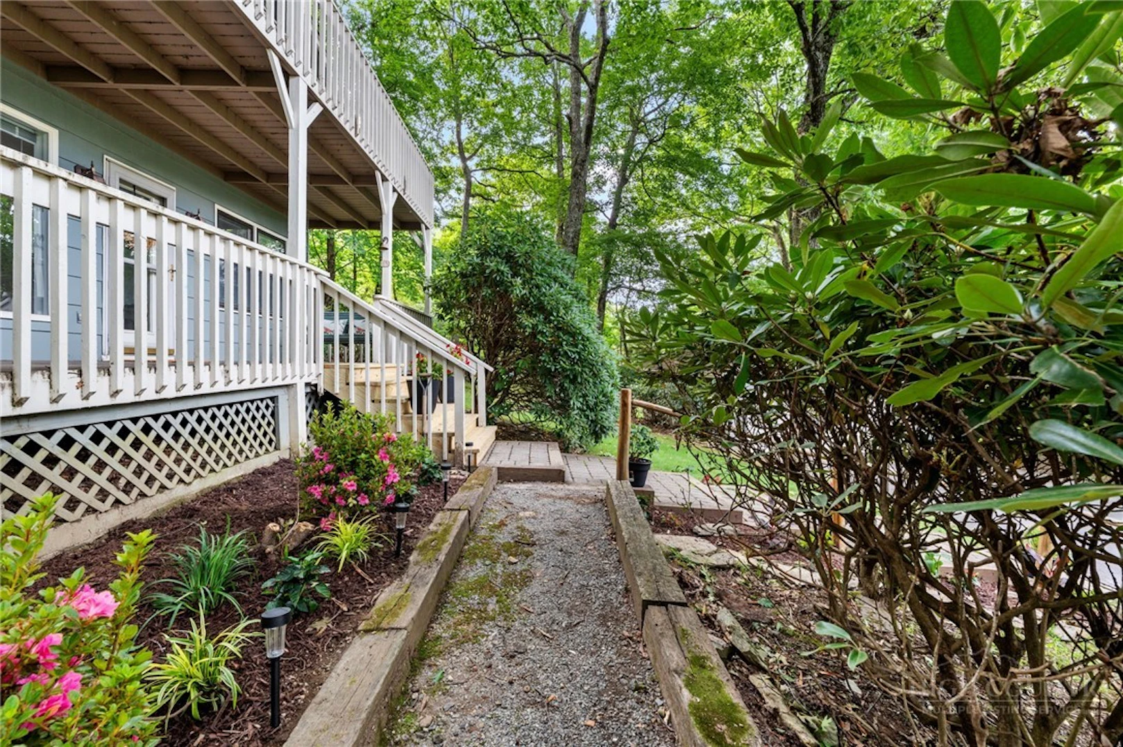 Image number 9 for the current listing