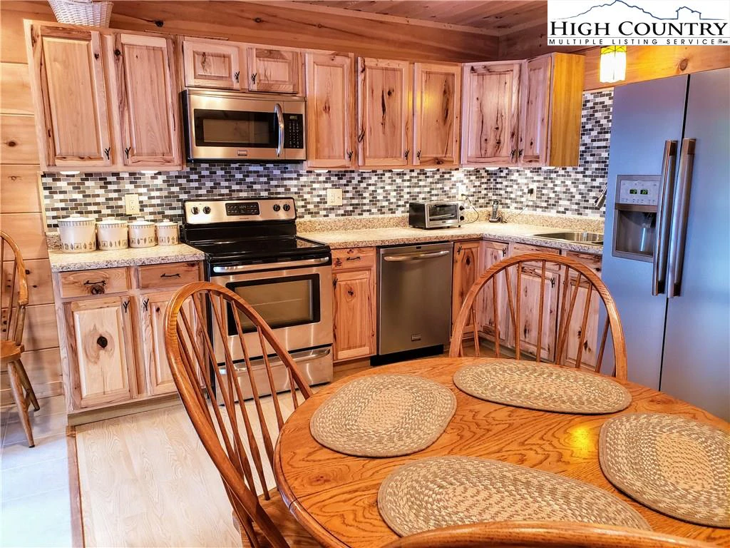 Image number 14 for the current listing