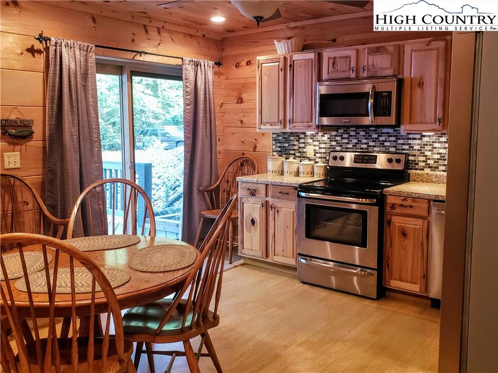 Image number 3 for the current listing