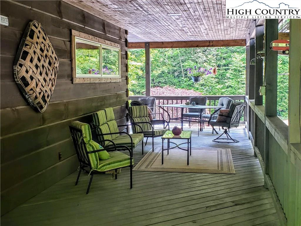 Image number 13 for the current listing