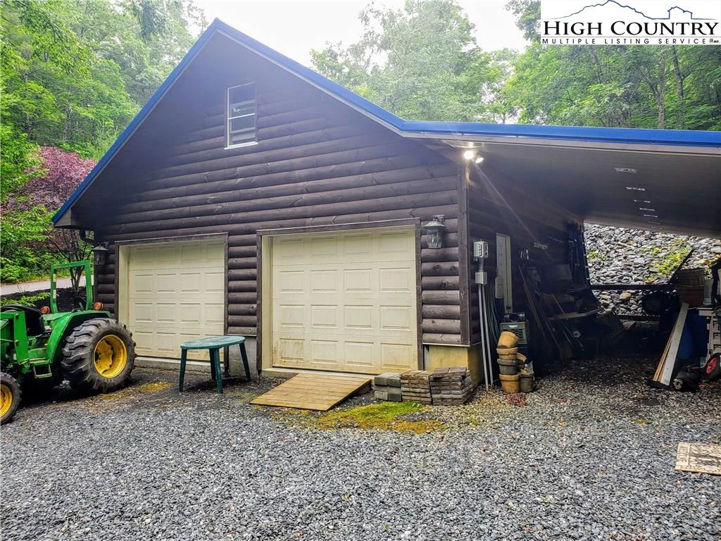 Image number 18 for the current listing