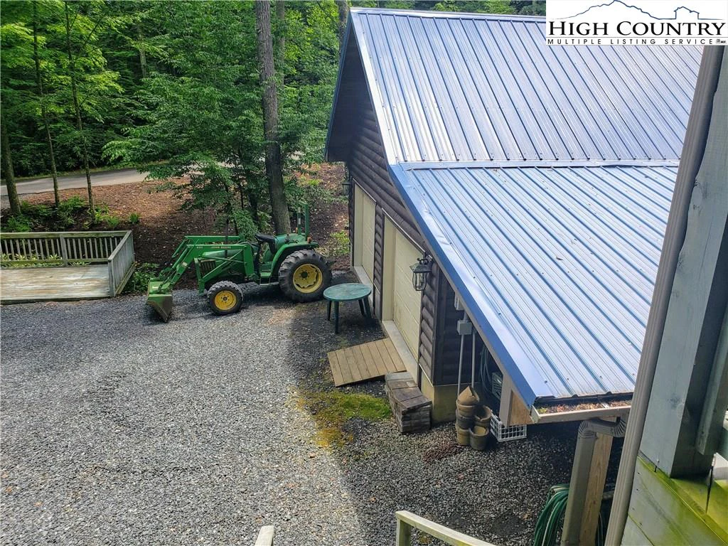 Image number 19 for the current listing