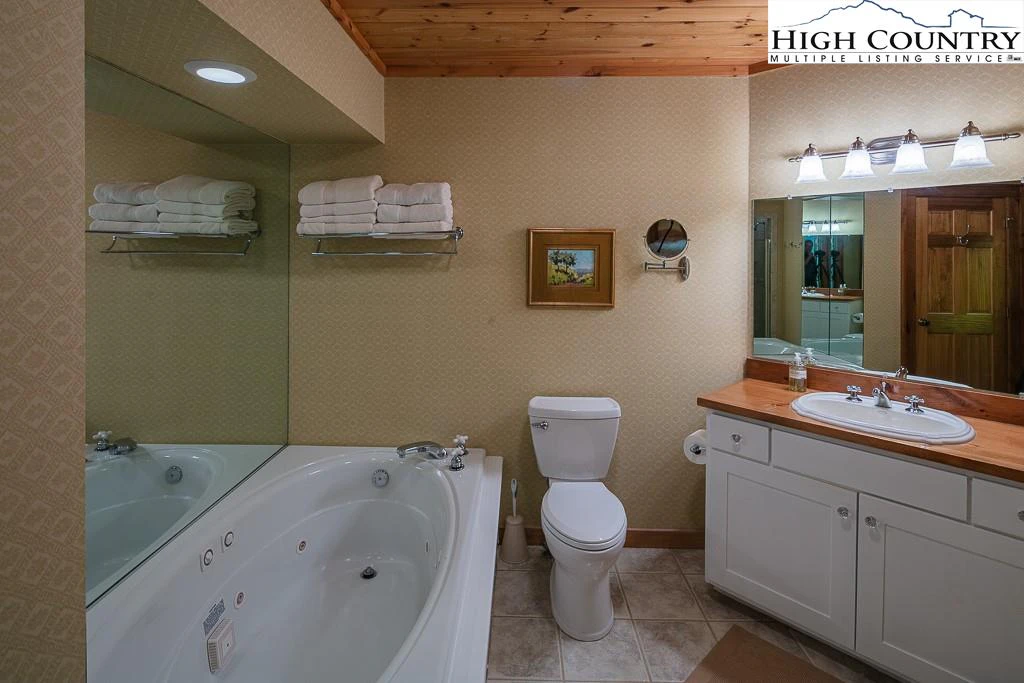 Image number 3 for the current listing