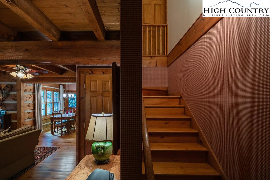 Image number 5 for the current listing