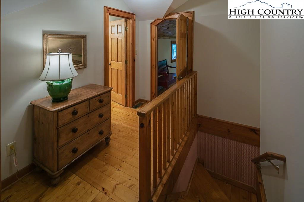 Image number 6 for the current listing