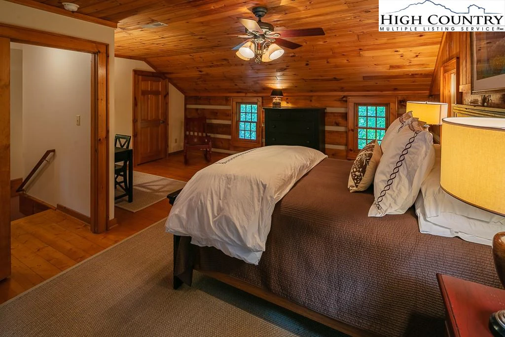 Image number 9 for the current listing