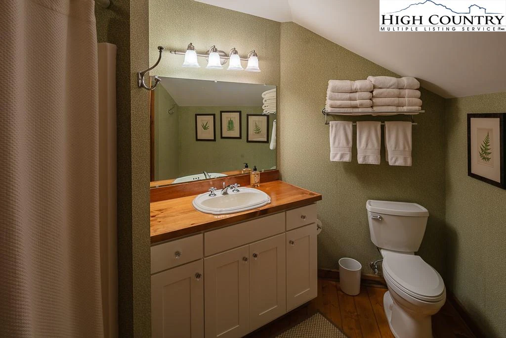 Image number 2 for the current listing