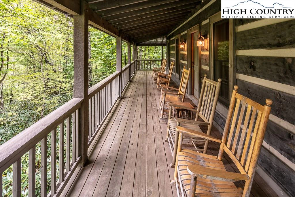 Image number 13 for the current listing