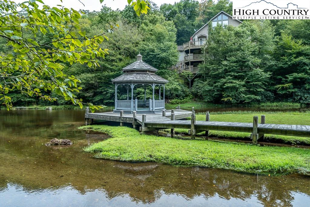 Image number 17 for the current listing
