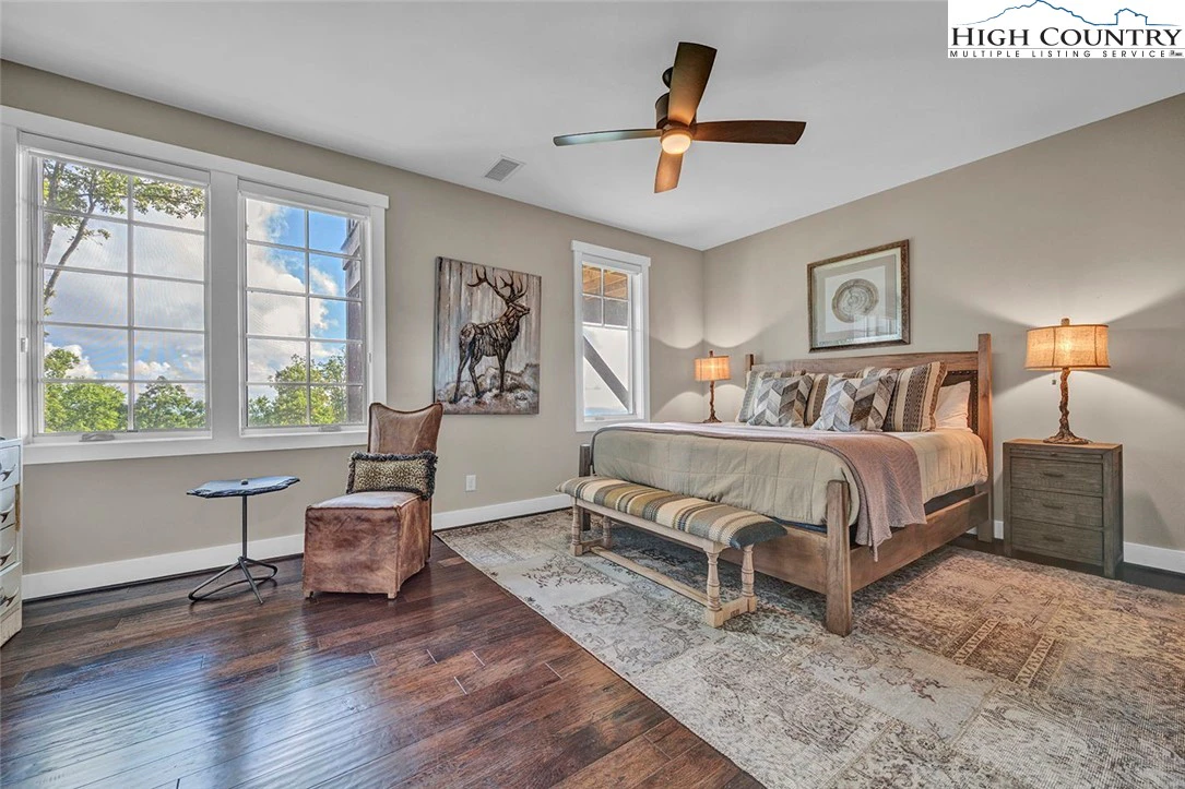 Image number 3 for the current listing