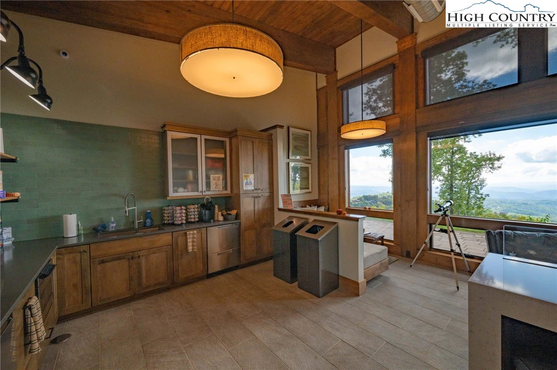 Image number 12 for the current listing
