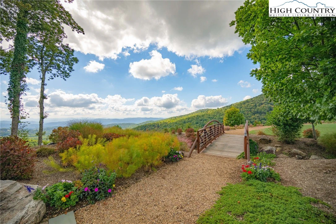 Image number 17 for the current listing