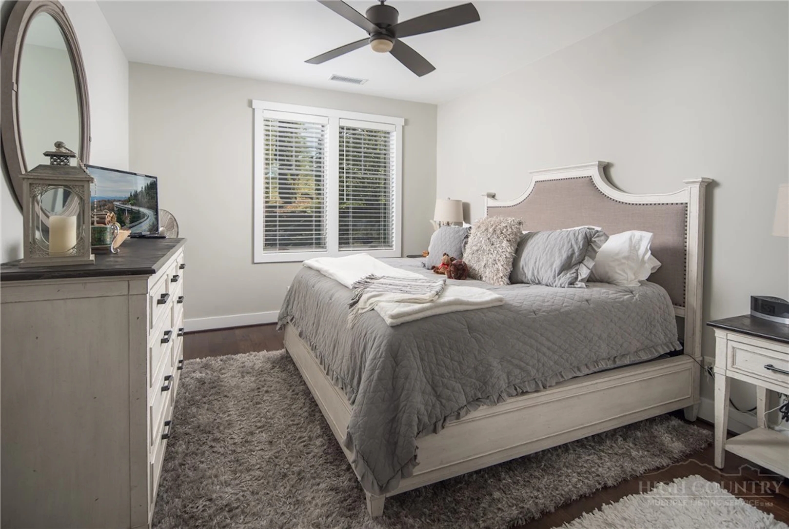 Image number 9 for the current listing