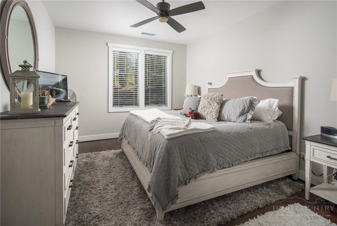 Image number 9 for the current listing
