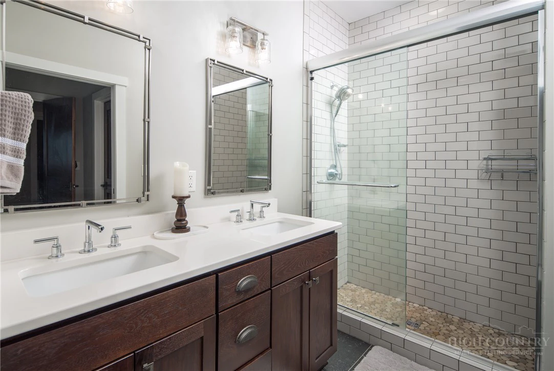Image number 12 for the current listing