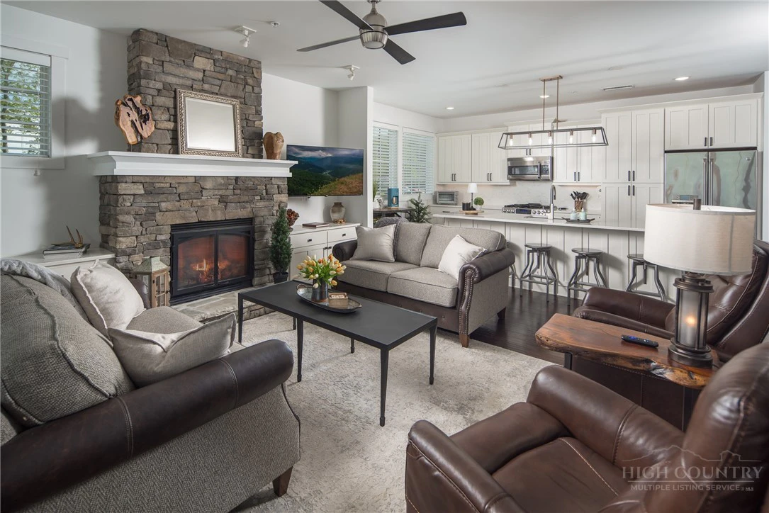 Image number 1 for the current listing
