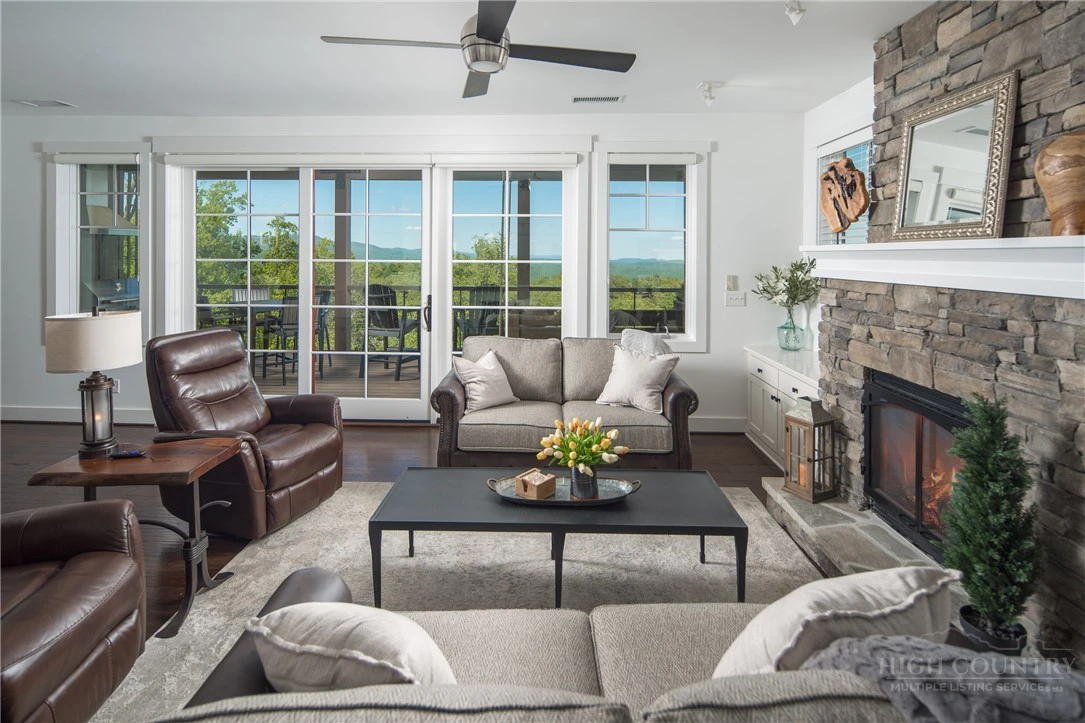 Image number 4 for the current listing