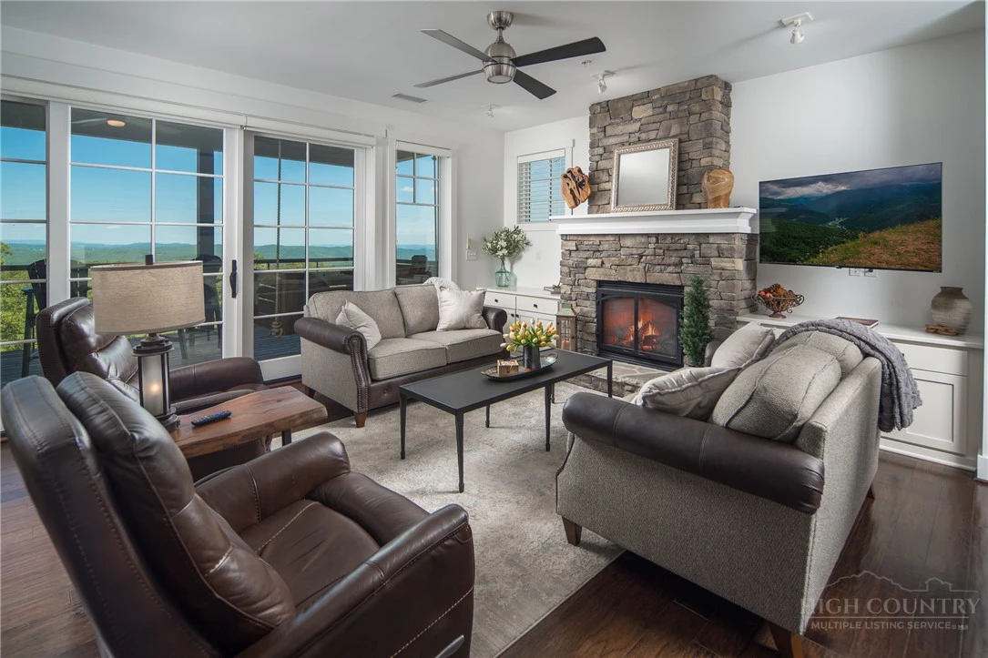 Image number 5 for the current listing