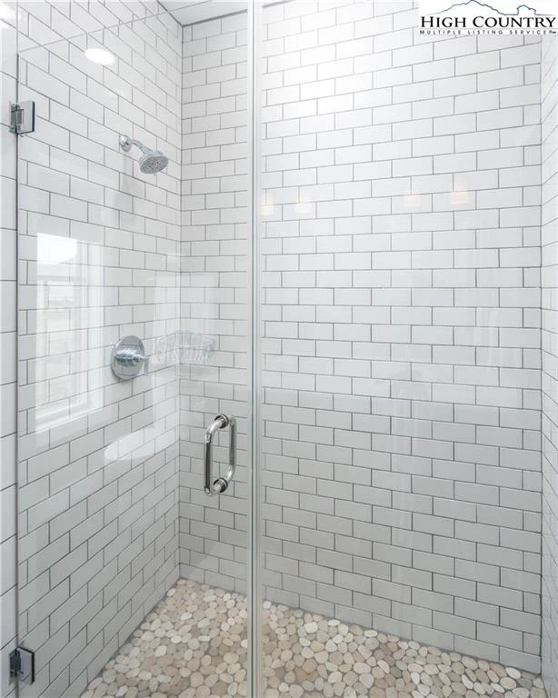 Image number 2 for the current listing