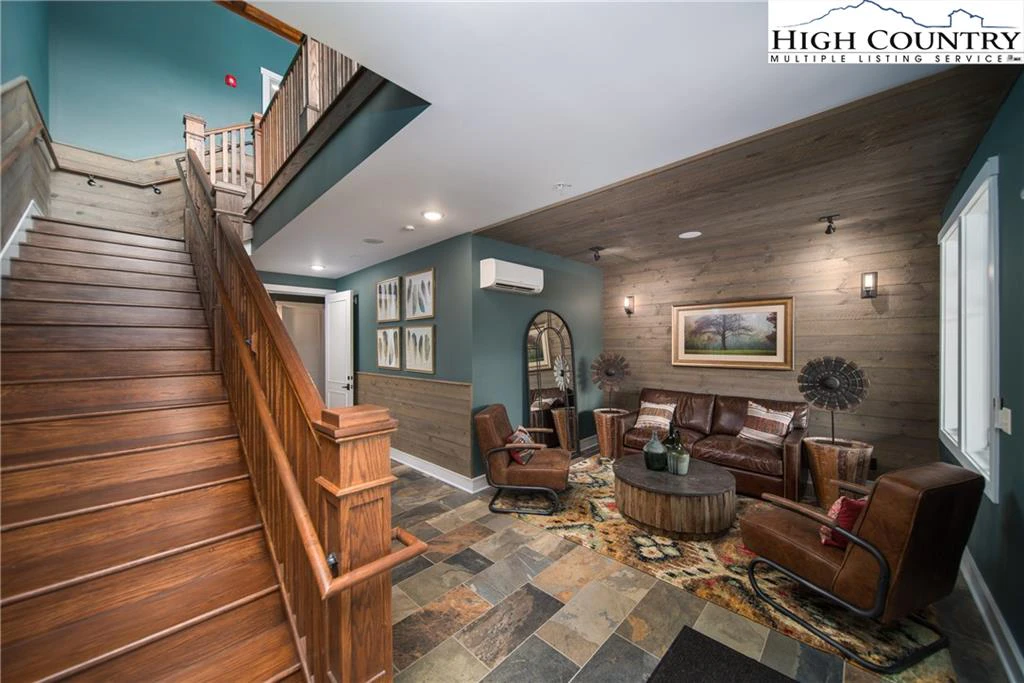 Image number 7 for the current listing
