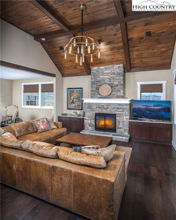 Image number 21 for the current listing
