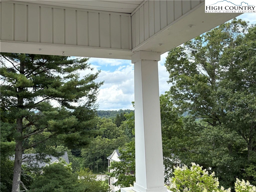 Image number 21 for the current listing