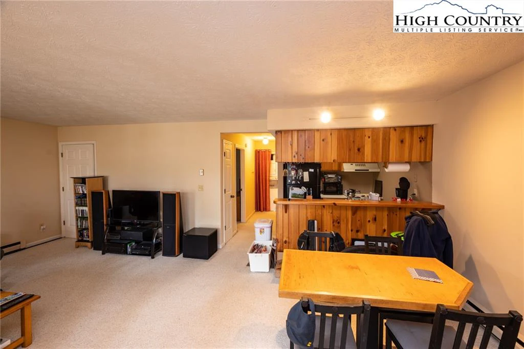 Image number 3 for the current listing