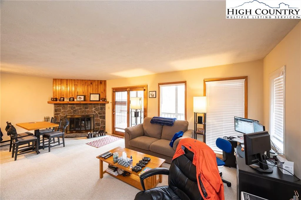 Image number 5 for the current listing